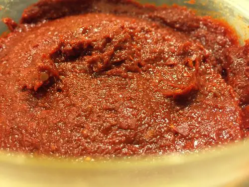 A recipe for homemade Thai Red Curry Paste that is Paleo, Gluten Free, Sugar Free and Preservative/additive Free