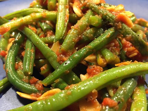 Photo of SCD green beans on a plate. I have even used this previously as one of my paleo side dishes for thanksgiving. This could be an alternative to a paleo green bean cassarole recipe.