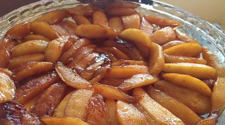 SCD legal sweeteners article featured image - photo of SCD friendly baked apple desert using apple slices and a touch of honey, caramelized in the oven
